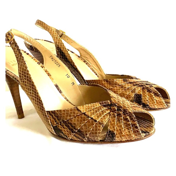 Stuart Weitzman Shoes - Stuart Weitzman snake skin heel ⚠️